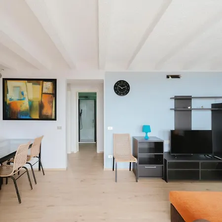 Se227 - Montemarciano, Comodo Trilocale Fronte Mare *
